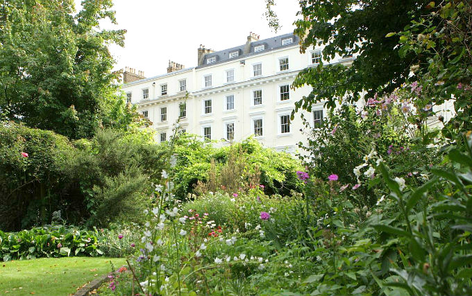 The attractive gardens and exterior of Elizabeth Hotel