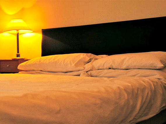 Rooms are simple and affordable at City View Hotel London