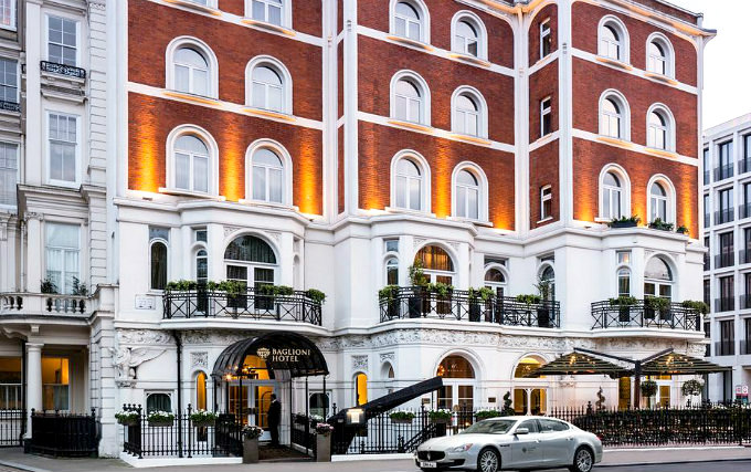 The entrance to Baglioni Hotel