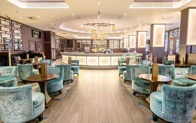 Bar at Radisson Edwardian Heathrow Hotel