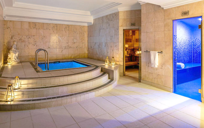 A typical bathroom at Radisson Edwardian Heathrow Hotel