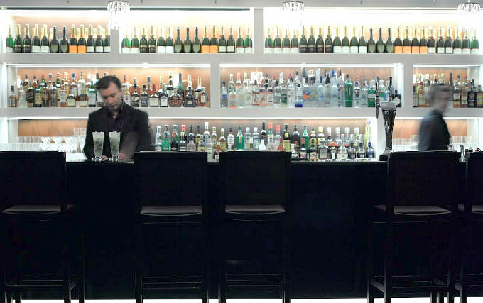 Bar at Radisson Blu Edwardian New Providence Wharf Hotel