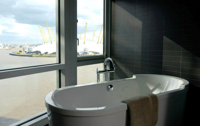 A typical bathroom at Radisson Blu Edwardian New Providence Wharf Hotel