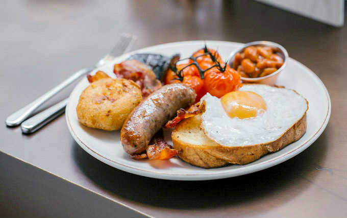 Start your day in the Radisson Blu Edwardian New Providence Wharf Hotel Breakfast Room