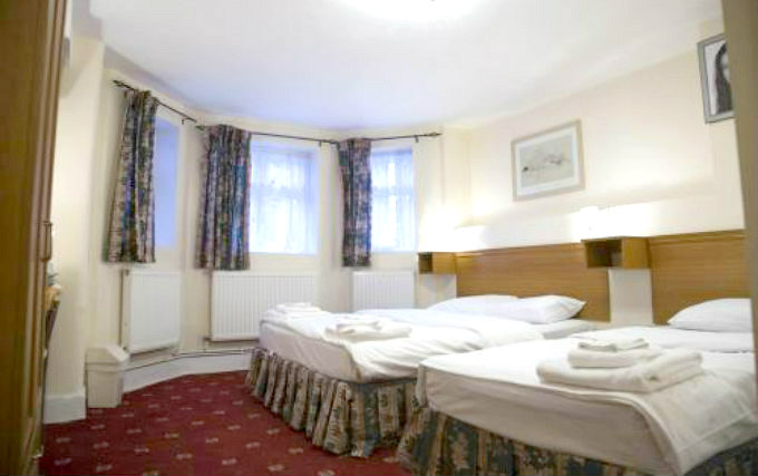 Triple room at Stonebridge Park Hotel