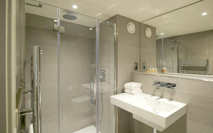 A typical bathroom at The Lodge Hotel Putney