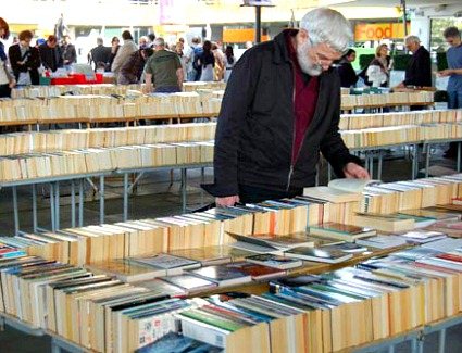 Riverside Walk Market, London