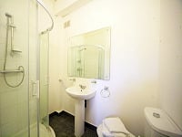 Bathroom at Eaton House Hotel