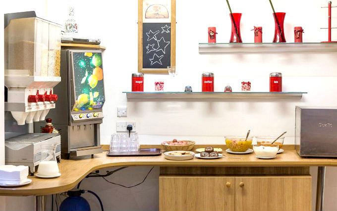 Enjoy a great breakfast at Shakespeare Hotel London