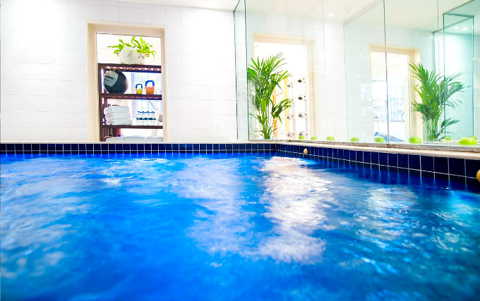 Swimmingpool at The Milestone Hotel