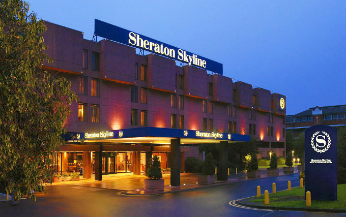 The exterior of Sheraton Skyline Hotel London Heathrow