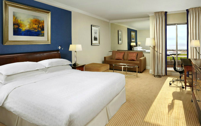 A comfortable double room at Sheraton Skyline Hotel London Heathrow