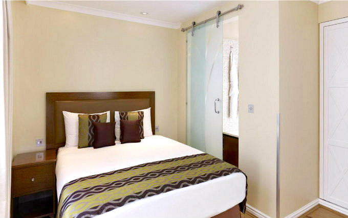A comfortable double room at Holmes Hotel London