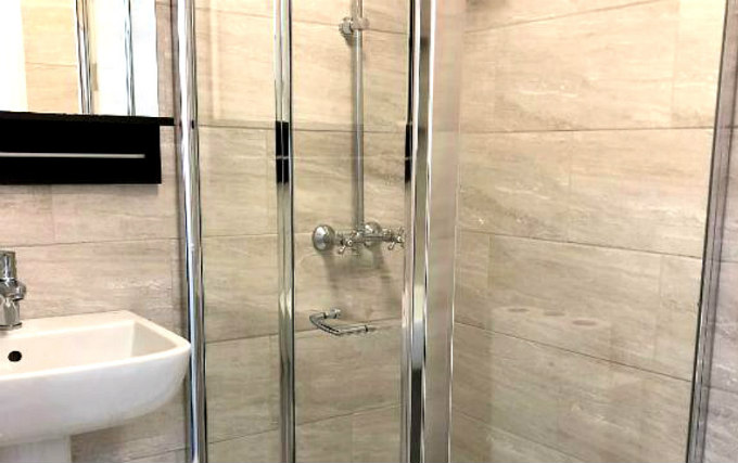 A typical shower system at Plaza London Hotel