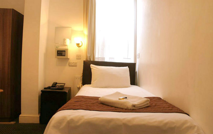 A comfortable single room at Plaza London Hotel
