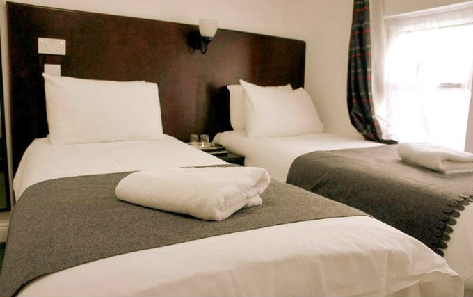 A comfortable twin room at Plaza London Hotel