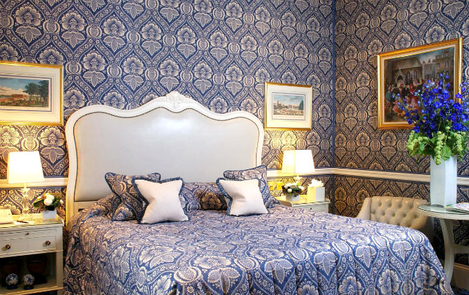 A comfortable double room at Montague On The Gardens