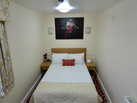 Enjoy the spacious and well appointed double bedroom