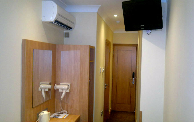A typical room at Comfort Inn Hyde Park