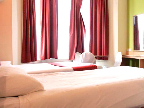 Twin rooms at Clapham South Belvedere Hotel are great for friends sharing