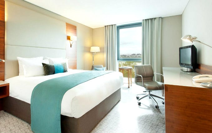 A comfortable double room at Crowne Plaza London Docklands