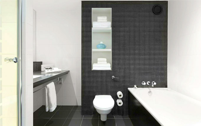 A typical bathroom at Crowne Plaza London Docklands