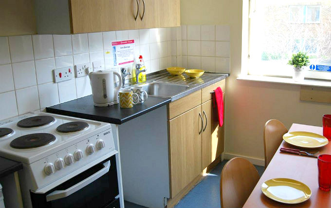 kitchen at Dinwiddy House - Sanctuary Students