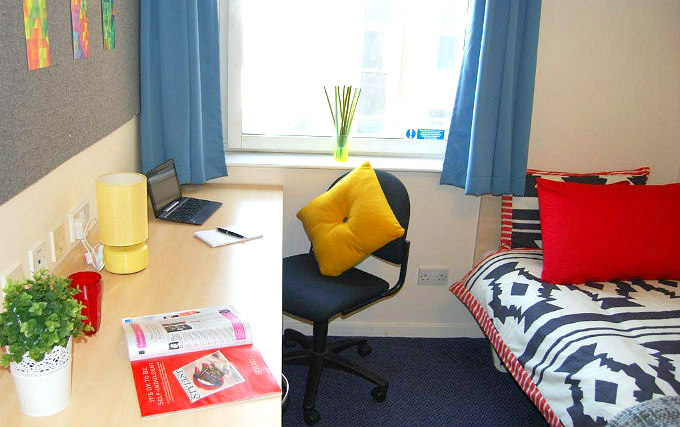 A single room at Dinwiddy House - Sanctuary Students