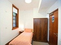 A typical single room at Halsmere Studios London