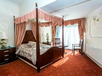 A typical double room at The Ridgeway Hotel