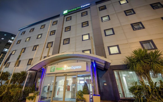 The exterior of Holiday Inn Express London Royal Docks Docklands