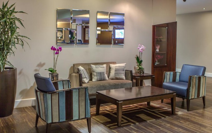 The lounge room at Holiday Inn Express London Royal Docks Docklands