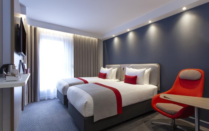 A twin room at Holiday Inn Express London Royal Docks Docklands