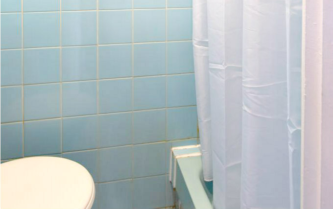 A typical bathroom at Aquarius Hotel