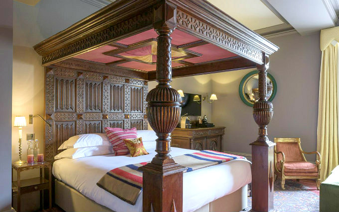 A comfortable double room at Edward Lear Hotel