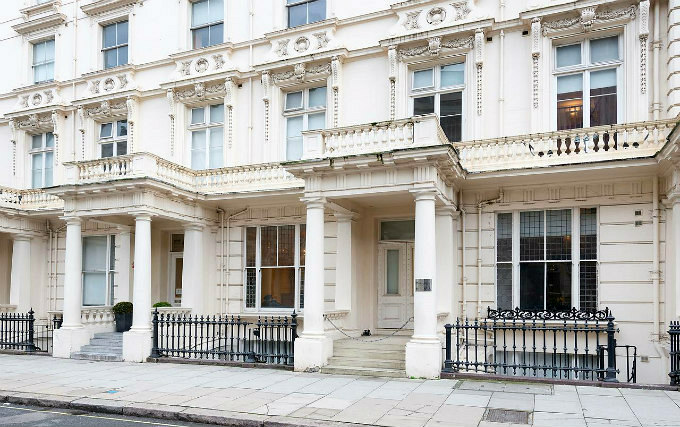 The exterior of Hyde Park Luxury Suites