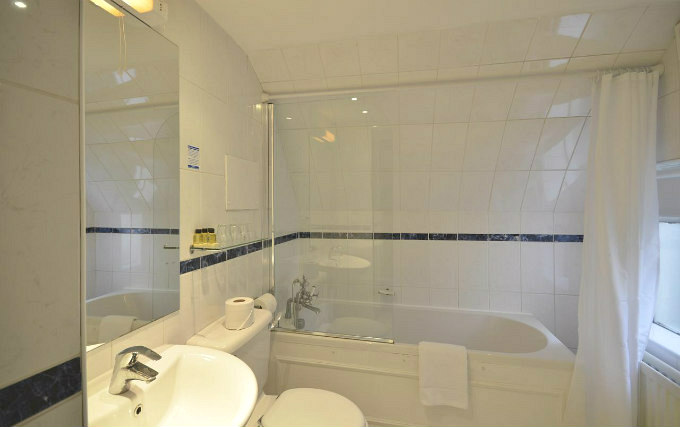 A typical bathroom at Kyriad Hotel London