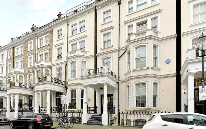 An exterior view of Amber Garden Bed and Breakfast Hotel