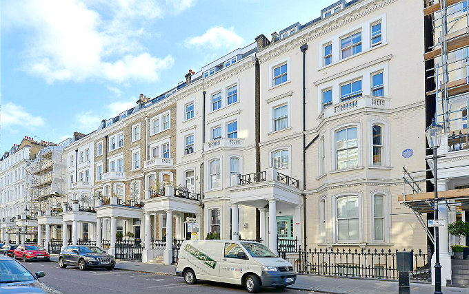 The exterior of Amber Garden Bed and Breakfast Hotel