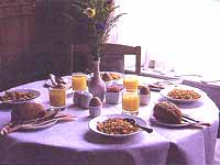 Continental and full English breakfasts are available