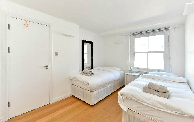 A twin room at Amber Garden Bed and Breakfast Hotel