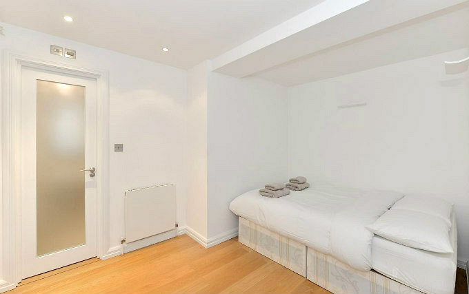 A double room at Amber Garden Bed and Breakfast Hotel