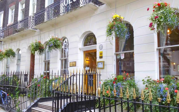 The attractive gardens and exterior of George Hotel London