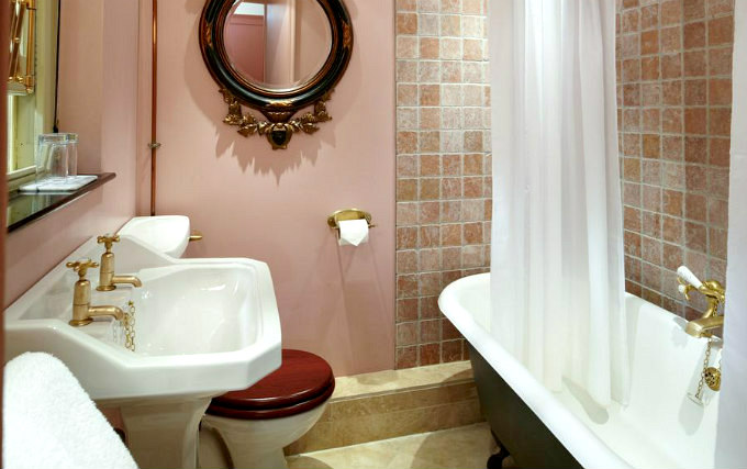 A typical bathroom at Hazlitts Hotel