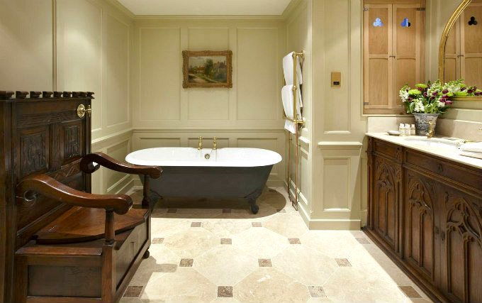 A typical bathroom at Hazlitts Hotel