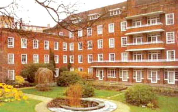 The exterior of Globetrotter Inn London