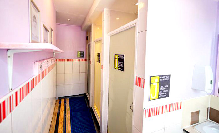 A typical bathroom at Journeys Kings Cross