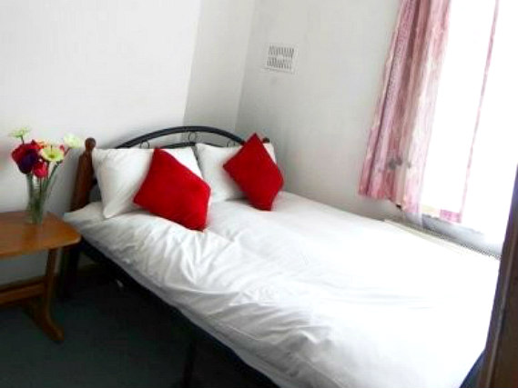 A comfortable double room at Manor Park House