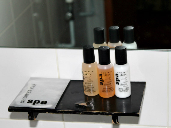 Bathroom at The Bridge Park Hotel