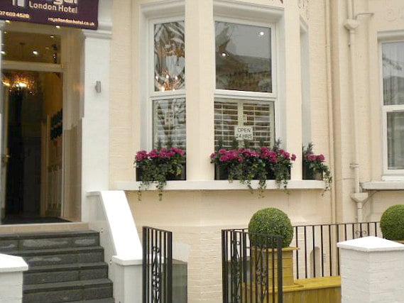 Royal London Hotel is situated in a prime location in Shepherds Bush close to Shepherds Bush Empire